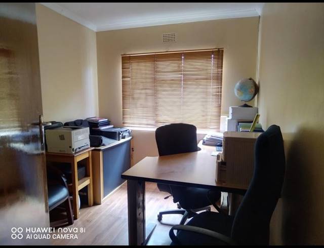 4 BEDROOM HOUSE FOR SALE IN UITSIG